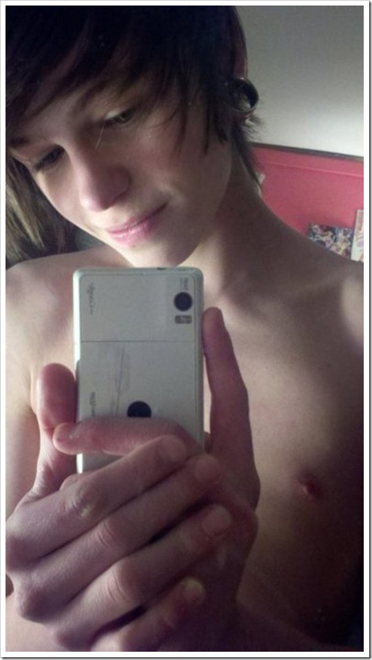 twink-phone-pic