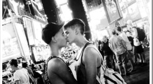 Kissing in Times Square