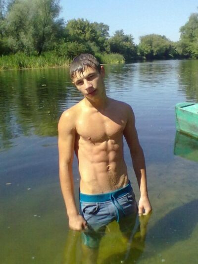 Nice abs – dirty lake ;)