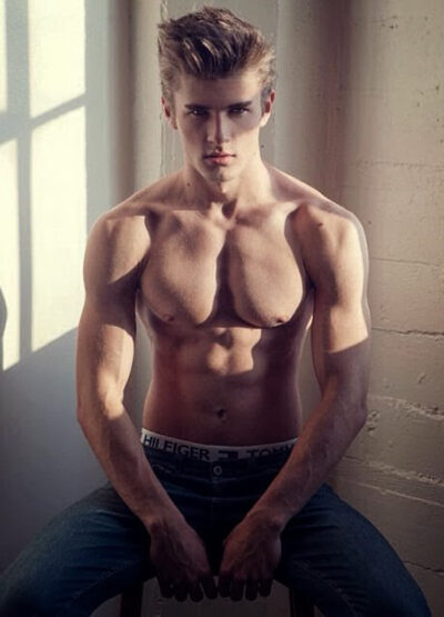 Blond Pecs