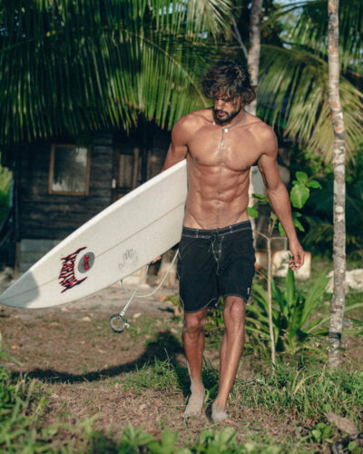 Chiseled Surfer Stud