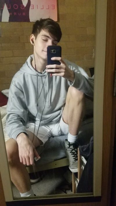 Bulge Check Mirror Selfie