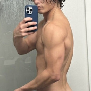 Smooth Bubble Butt Selfie